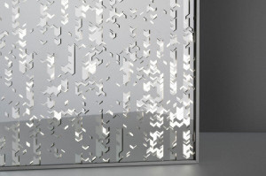 FSRT285 Стекло Vivigraphix Gleam показано в конфигурации лайтплана с прослойкой с узором alpine ii в стандартной отделке Forms-surfaces