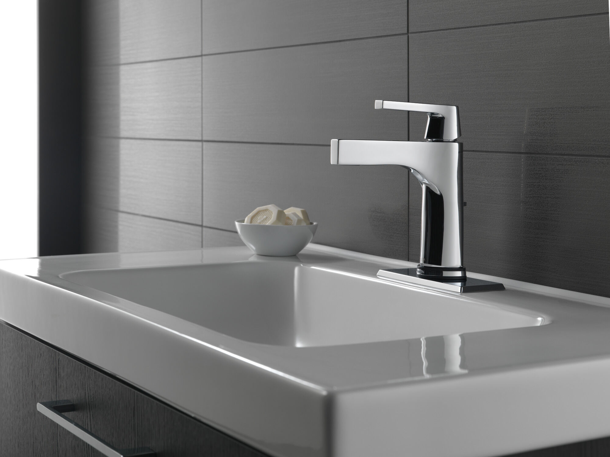 574T-DST Смеситель для ванной с одной ручкой с технологией Touch2O.xt® Delta Faucet Zura Хром  - Вид №2