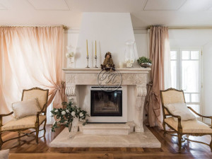 Закрытый камин из натурального камня