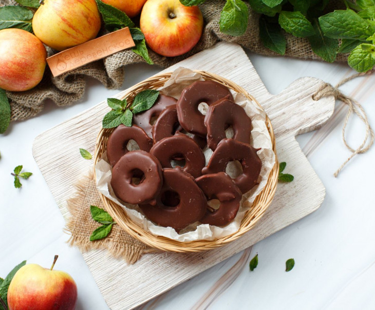 6331 Яблочные сушеные колечки в молочном ремесленном шоколаде Вкусляндия 