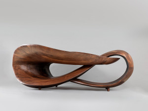 Стол для гостиной из грецкого ореха