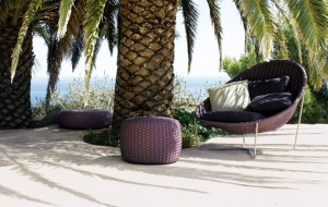 Круглый садовый пуфик