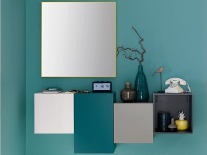 Шкаф от входа до стены