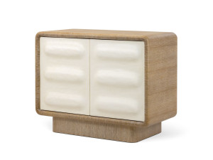 Шкаф из дуба с распашными дверцами