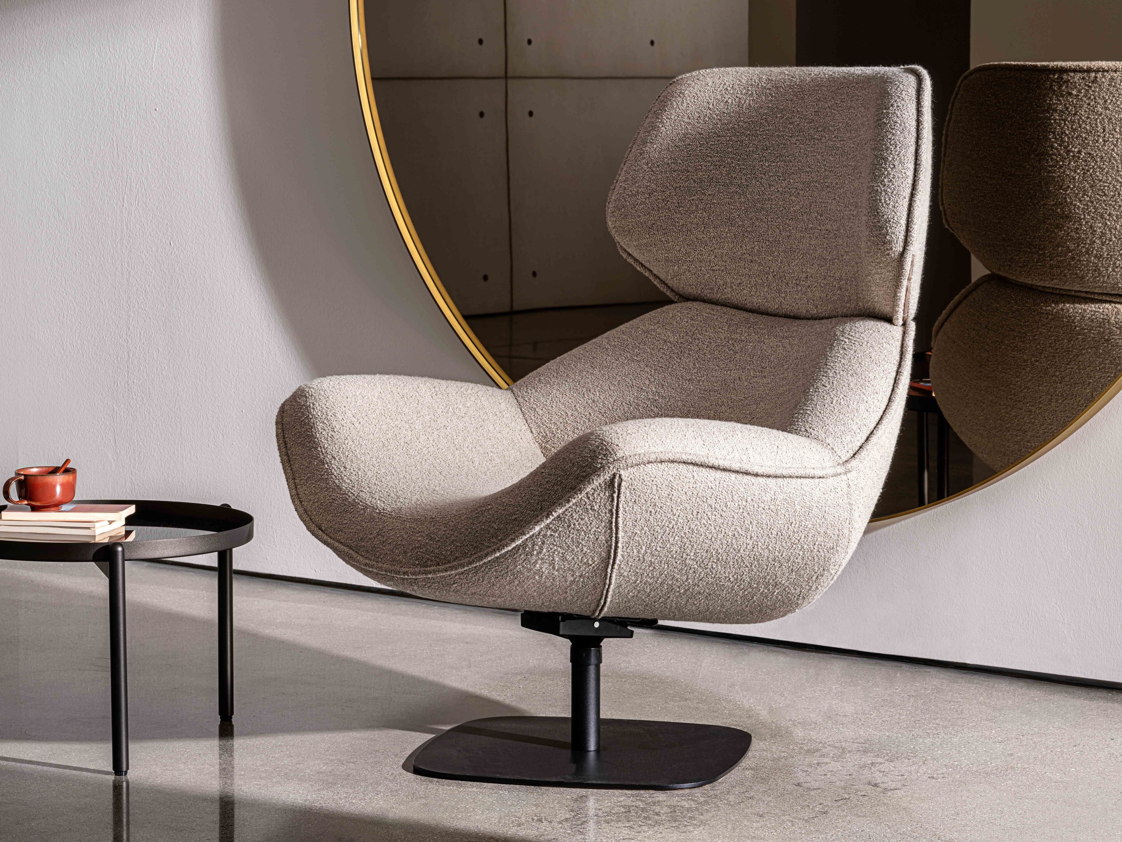 Тканевое вращающееся кресло с подголовником и подлокотниками Sovet Italia ALISIA ARCH-00140989 - Вид №1