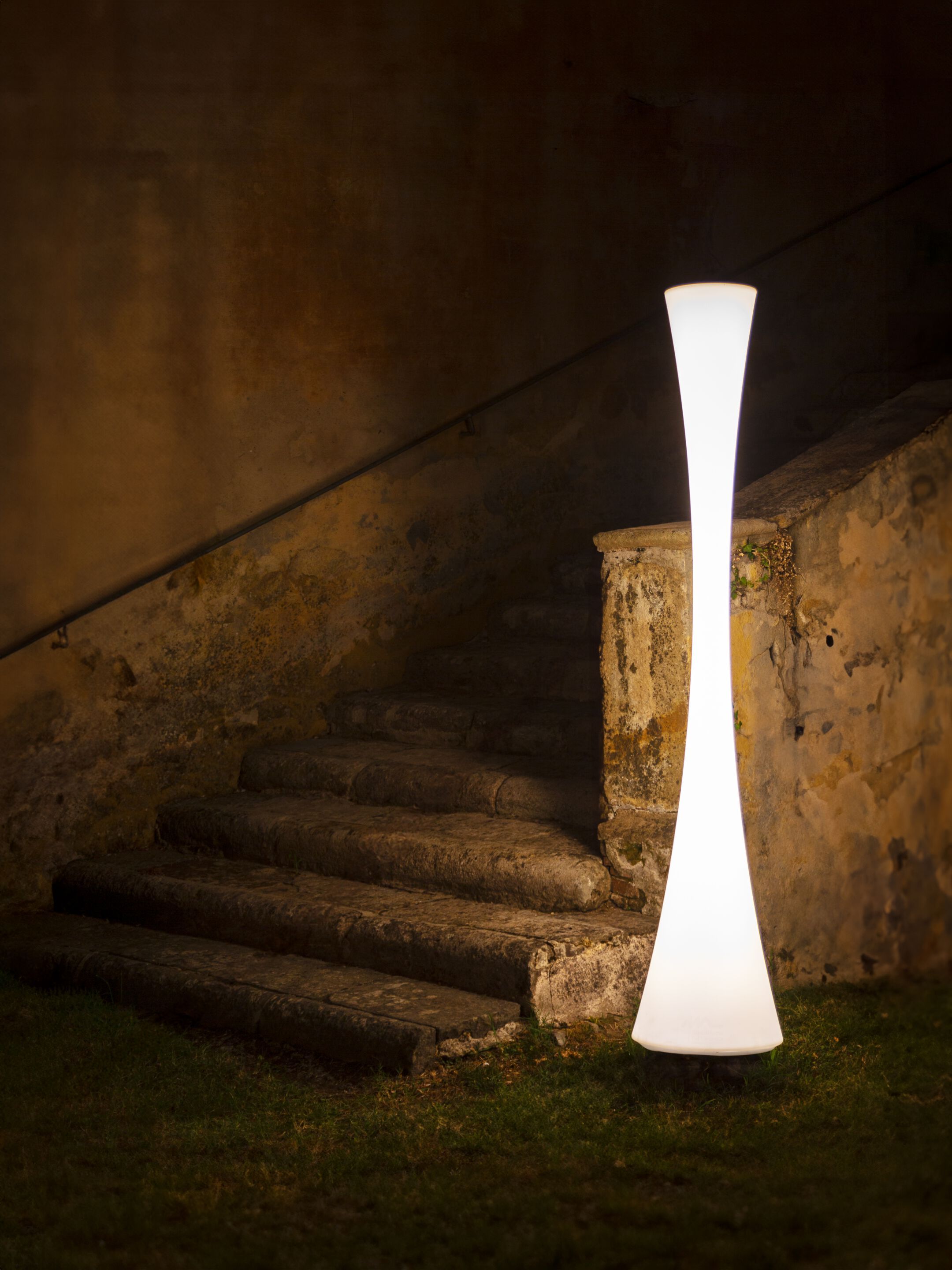 Напольная лампа из полиэтилена Martinelli Luce BICONICA POL ARCH-00047933 - Вид №1