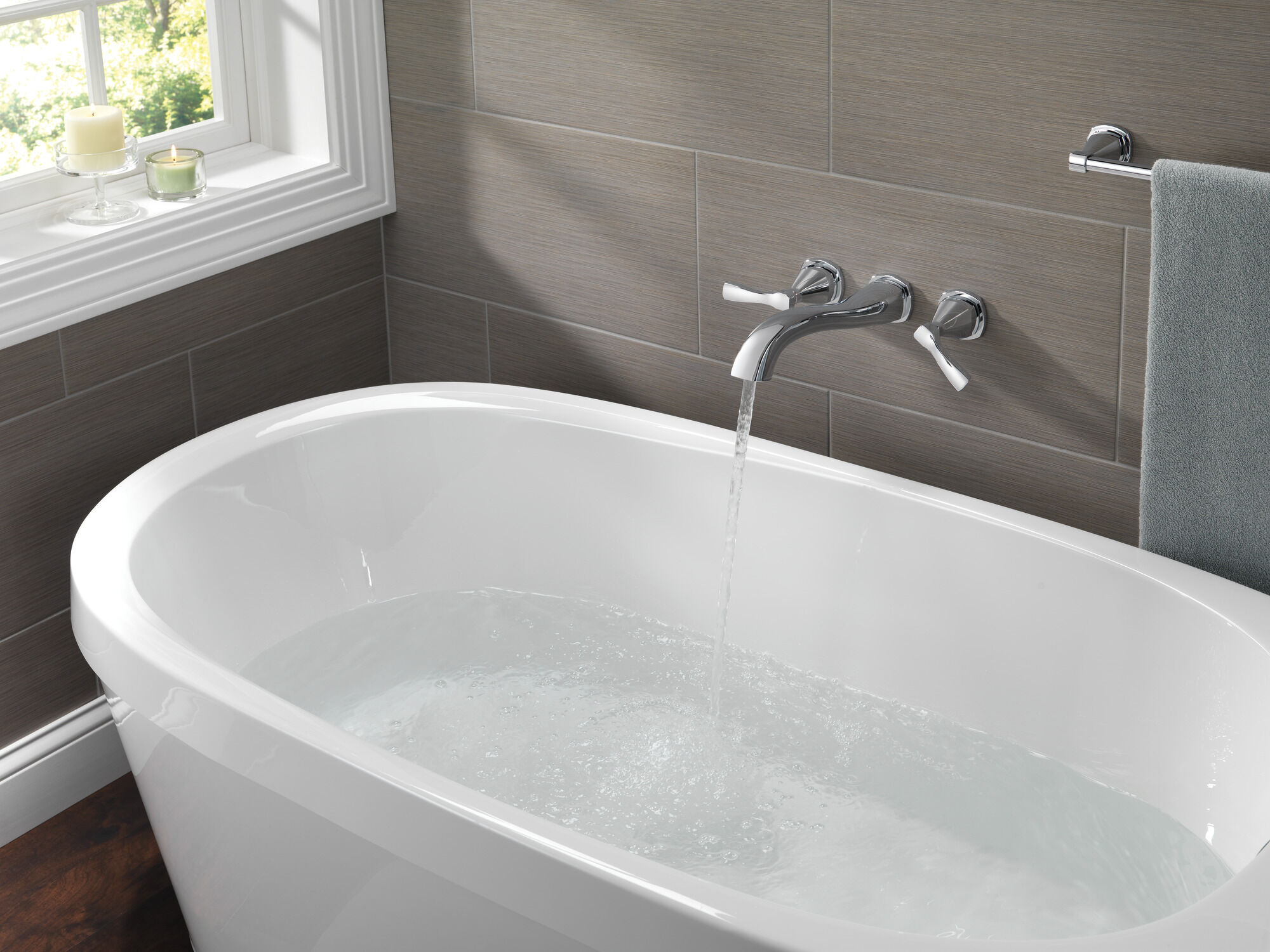 77624-RB Вешалка для полотенец 24 дюйма Delta Faucet Stryke Венецианская бронза  - Вид №1