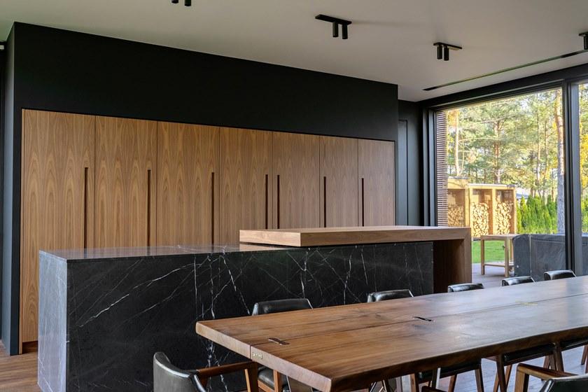 TM Italia Cucine Линейная кухня из орехового дерева каналетто и острова с раздвижной столешницей D90 sun-id-1509750 - Вид №9