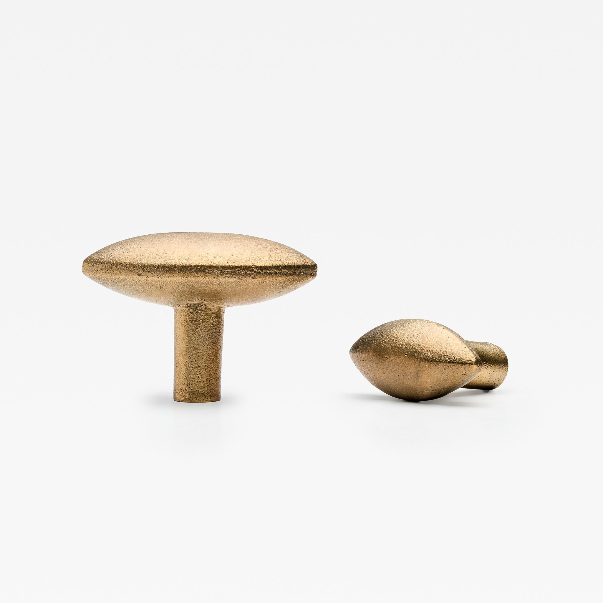 Латунная ручка Lo & Co Interiors Almond ARCH-00075835