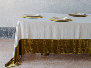 Бархатная и льняная скатерть