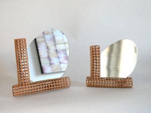 Настольное зеркало в глиняной раме