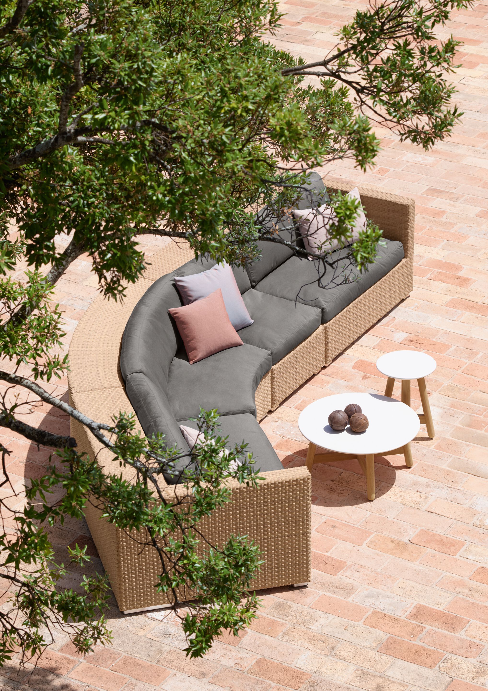 Круглый стол из тикового дерева DEDON MBRACE ARCH-00079024 - Вид №7