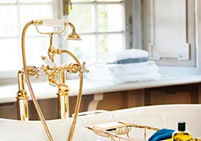 Gentry Home Смеситель для раковины мостик на 2 отверстия 200мм Mayfair Медь GH102181 - Вид №1