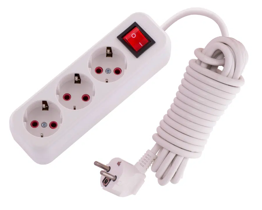 LILA Удлинитель с заземлением 3 входа, 5 метров с выключателем белый LEZARD 720-0305-302
