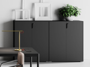 Низкий офисный шкаф с замком