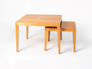 Квадратный журнальный столик из массива дерева