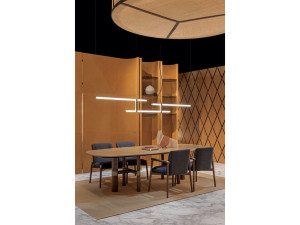 Тканевый стул с подлокотниками