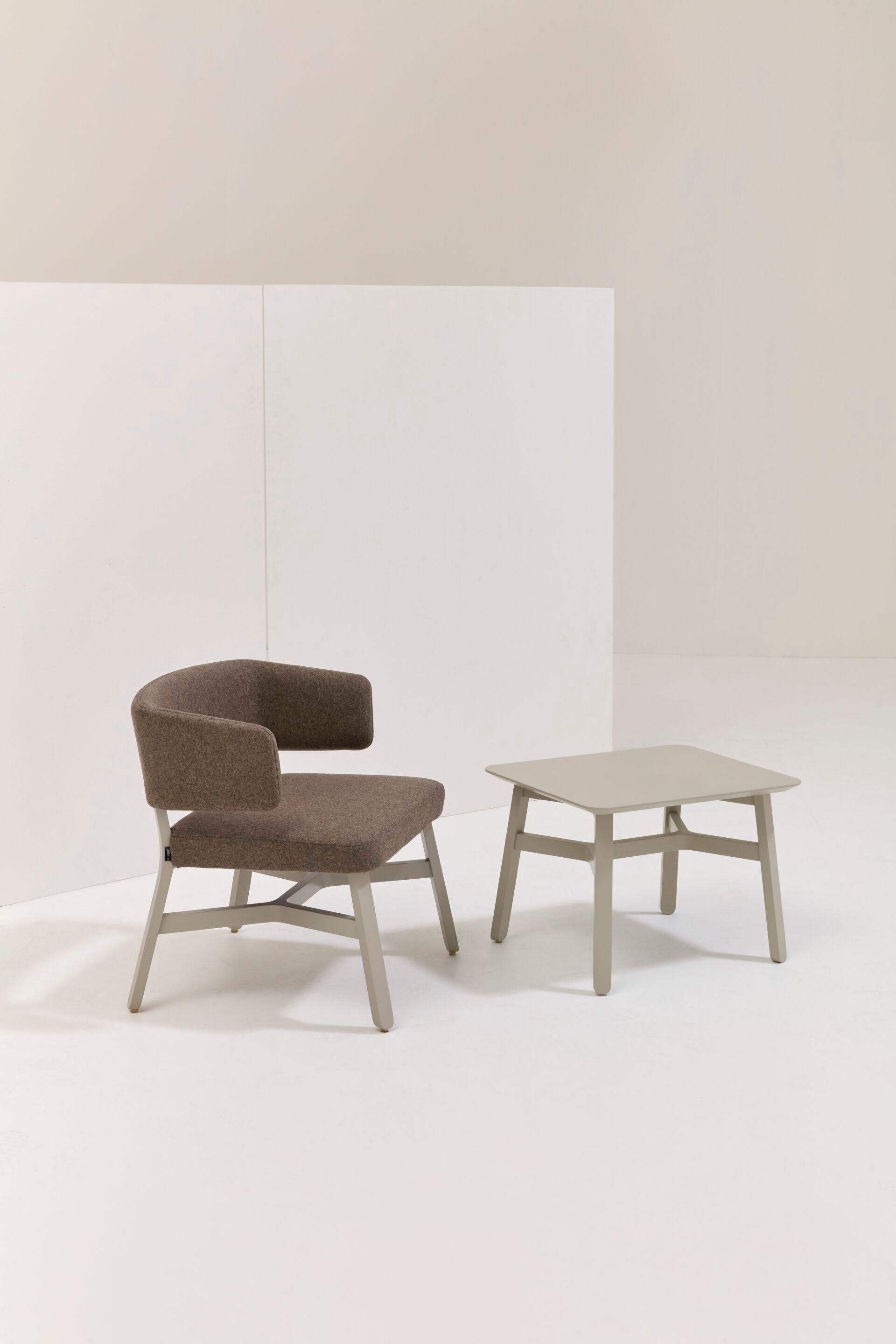 Кресло из бука с мягким сиденьем Billiani круассан ARCH-00000794 - Вид №1