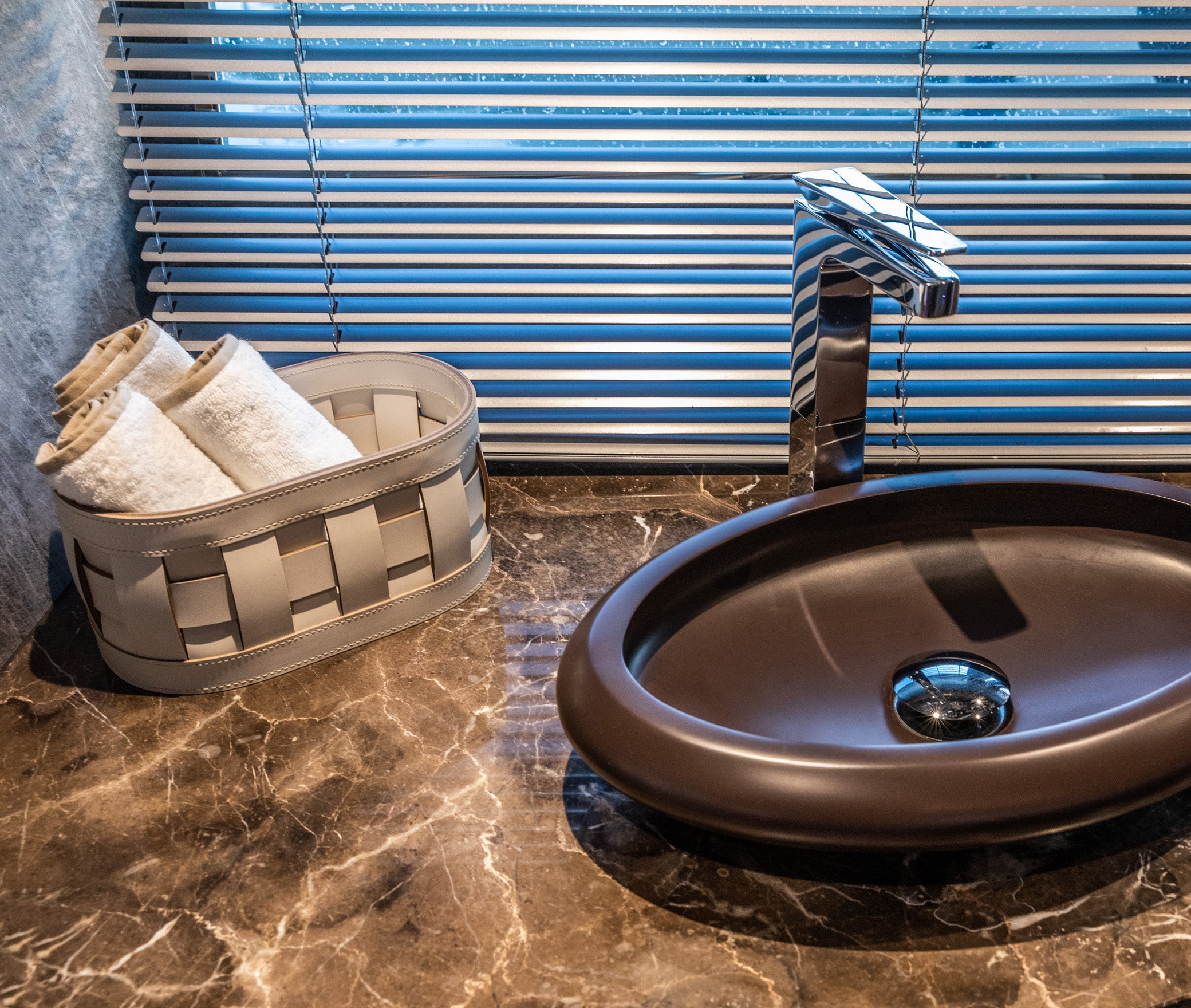 Demetra Держатель для мочалки - 30X20XH12см / регенерированная кожа_темно-синий Pinetti 00.1349.082.003 - Вид №3