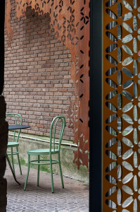 Стальной садовый стул