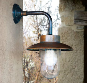 Металлическая наружная настенная лампа