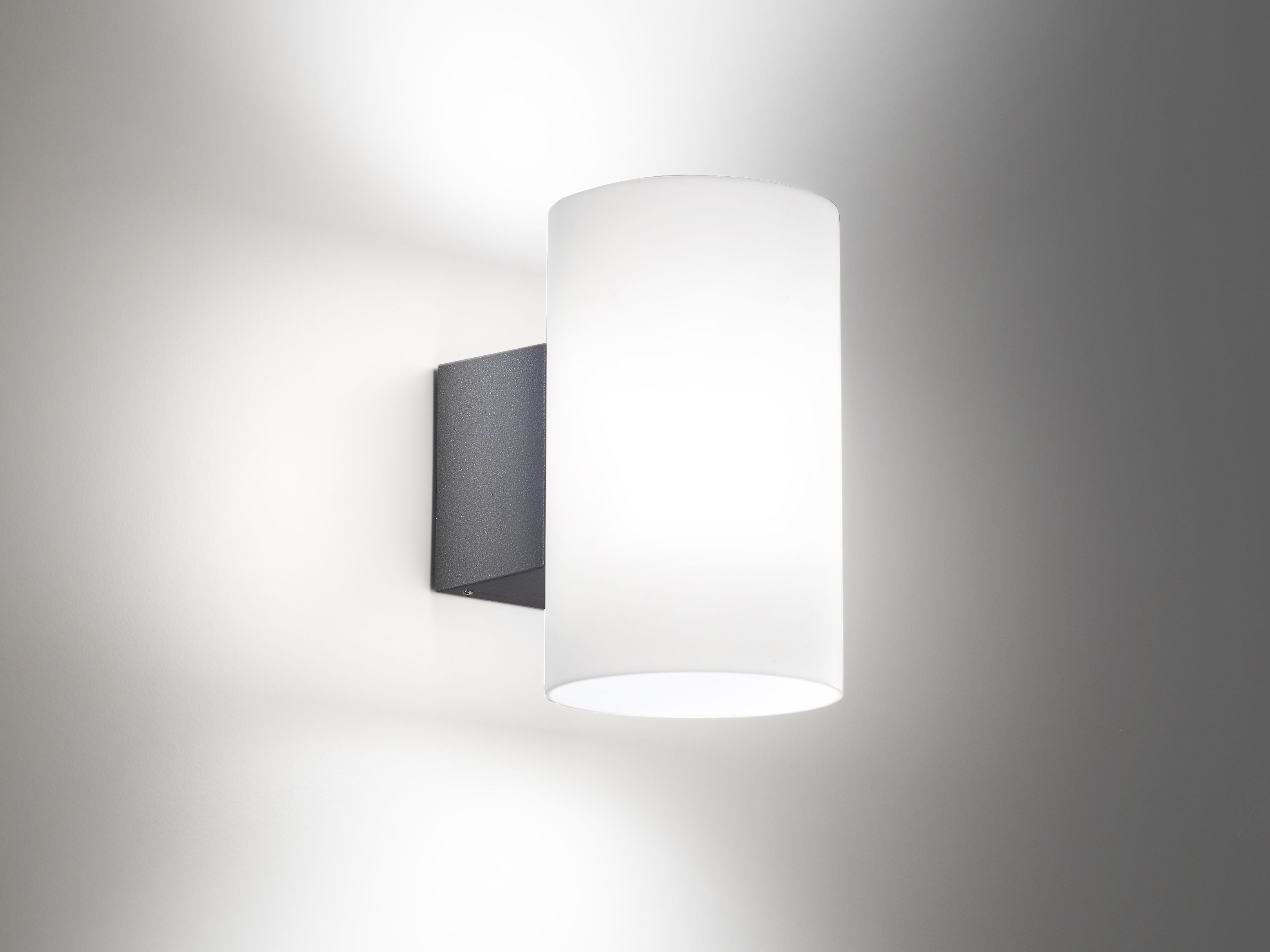 Светодиодный настенный светильник с диффузором из поликарбоната Zafferano Белый ARCH-00148910