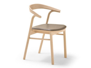 Дубовый стул с мягким сиденьем