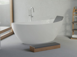 Овальная ванна в центре комнаты в Solique