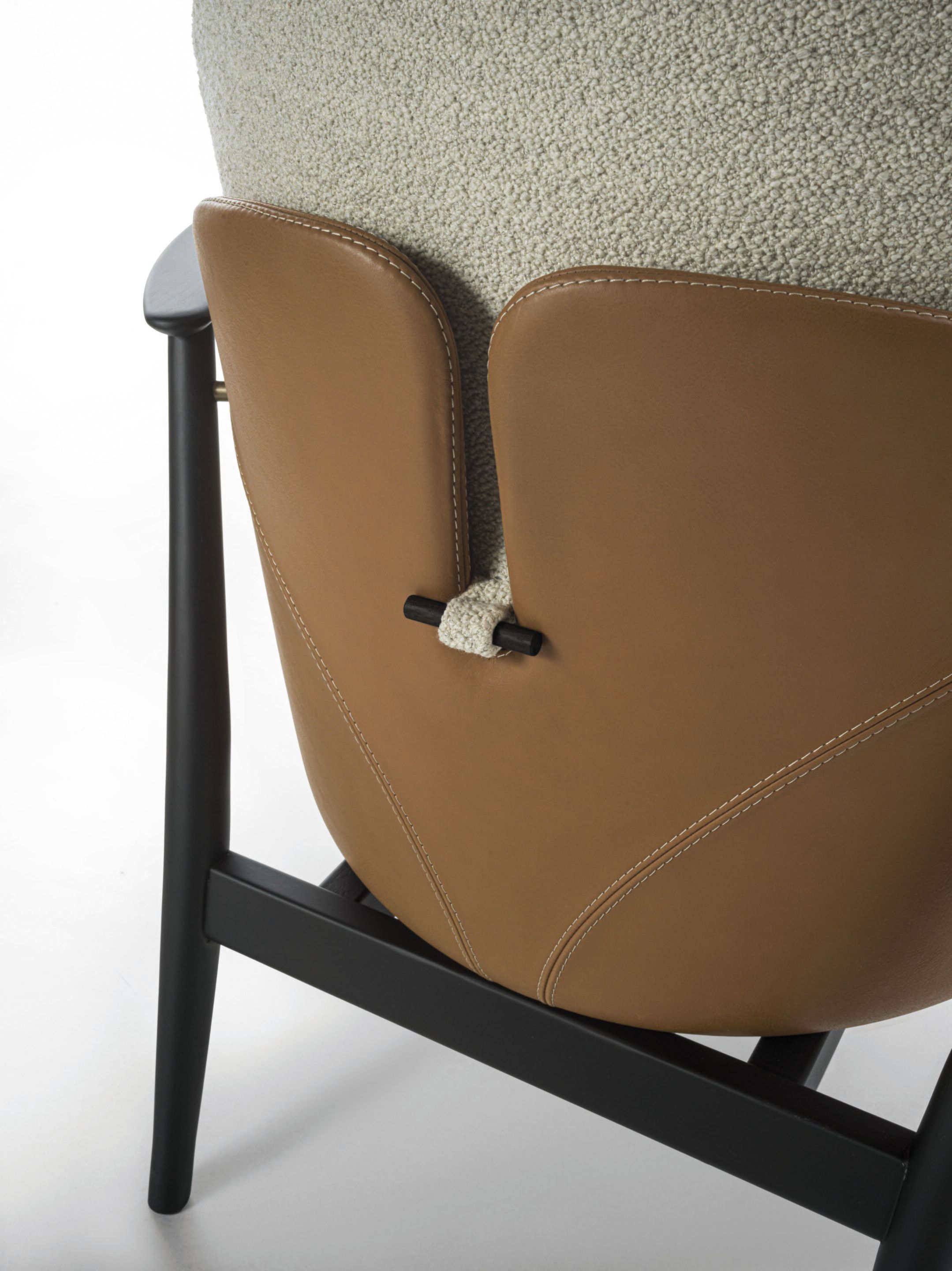 Кресло из ткани и кожи с подлокотниками Porada Twenty-Four ARCH-00043069 - Вид №7