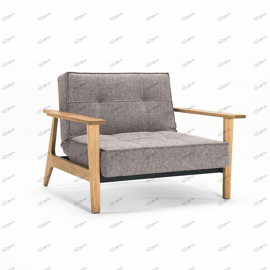 Кресло Splitback с подлокотниками Frej, ножками из дуба и черной рамой, серое Innovation Living SPLITBACKCH2