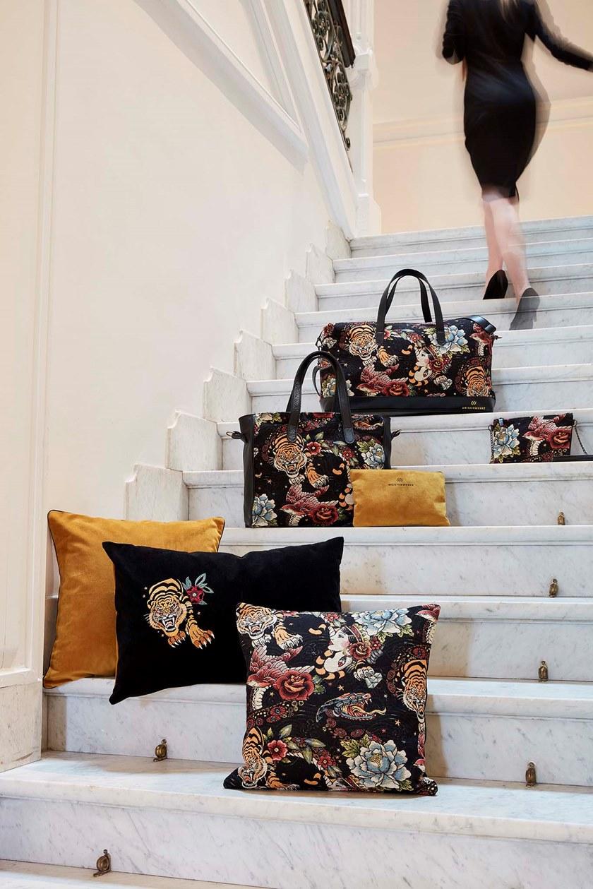 Meisterwerke Квадратная подушка The historian sun-id-1407725 - Вид №4