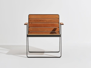 Садовое кресло из тикового дерева с подлокотниками