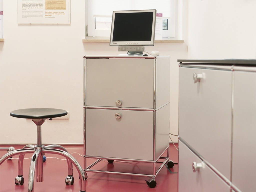 Металлический офисный комод с колесами USM USM Haller System ARCH-00023780 - Вид №2