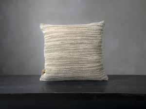 Квадратная подушка из переработанной ткани