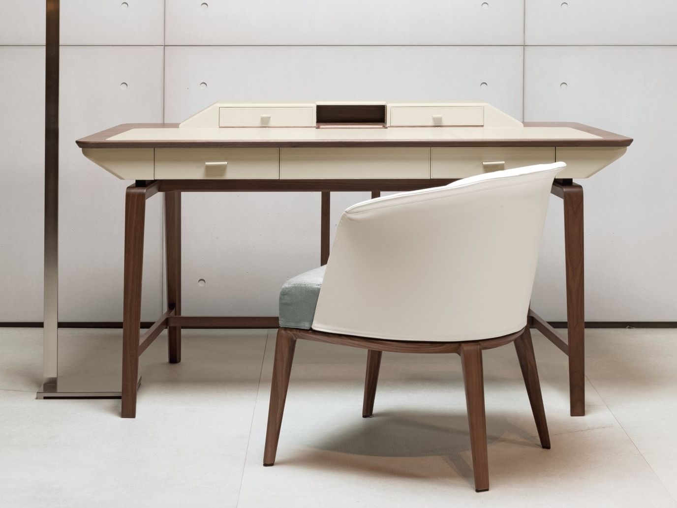 Кожаное кресло с подлокотниками Giorgetti ARCH-00106720 - Вид №2