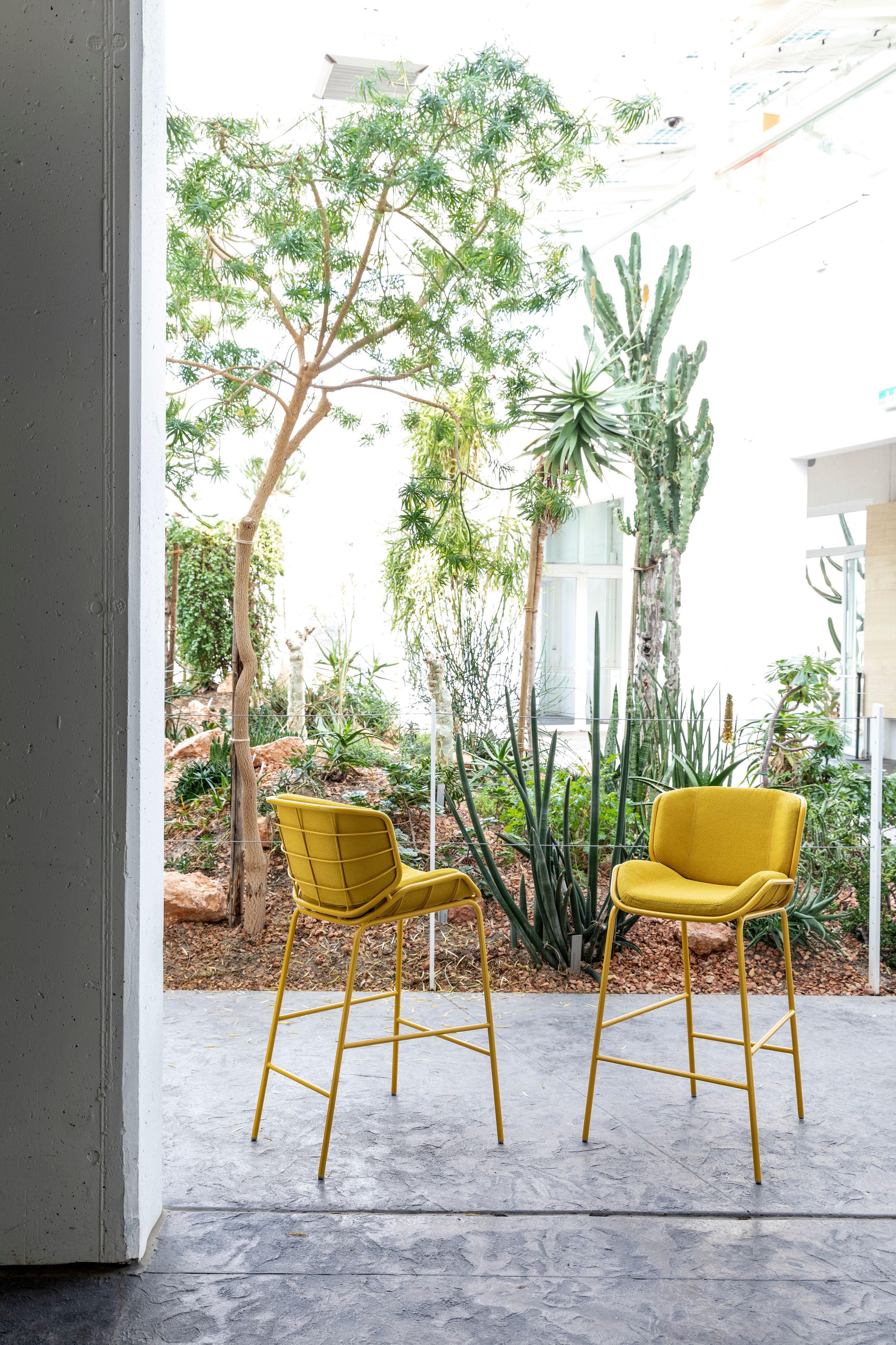 Металлический мягкий табурет с подставкой для ног со спинкой TrabA' Кожа ARCH-00045469 - Вид №12