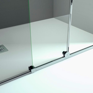 Стальная и стеклянная нишевая душевая кабина с раздвижной дверью