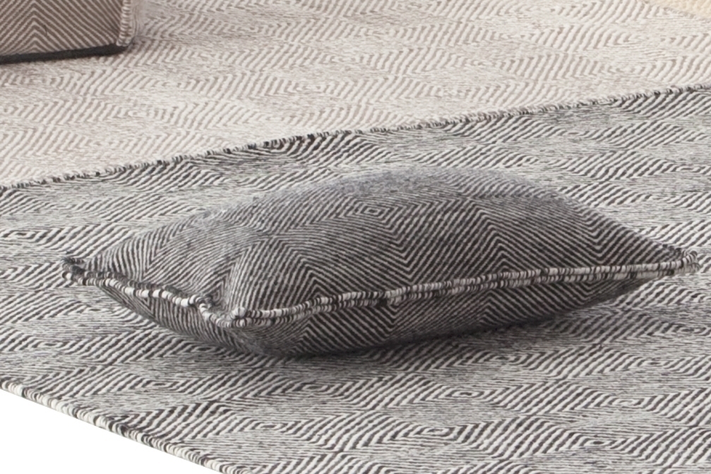 028975 Подушка Black GAN Sail