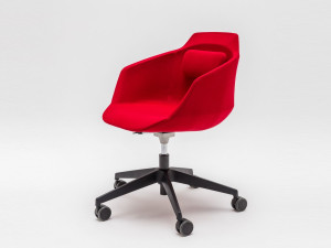 Тканевый стул с колесами с подлокотниками