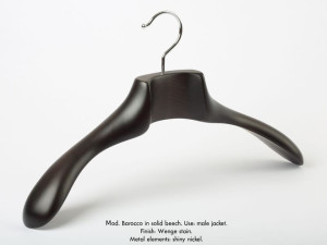 Деревянная вешалка