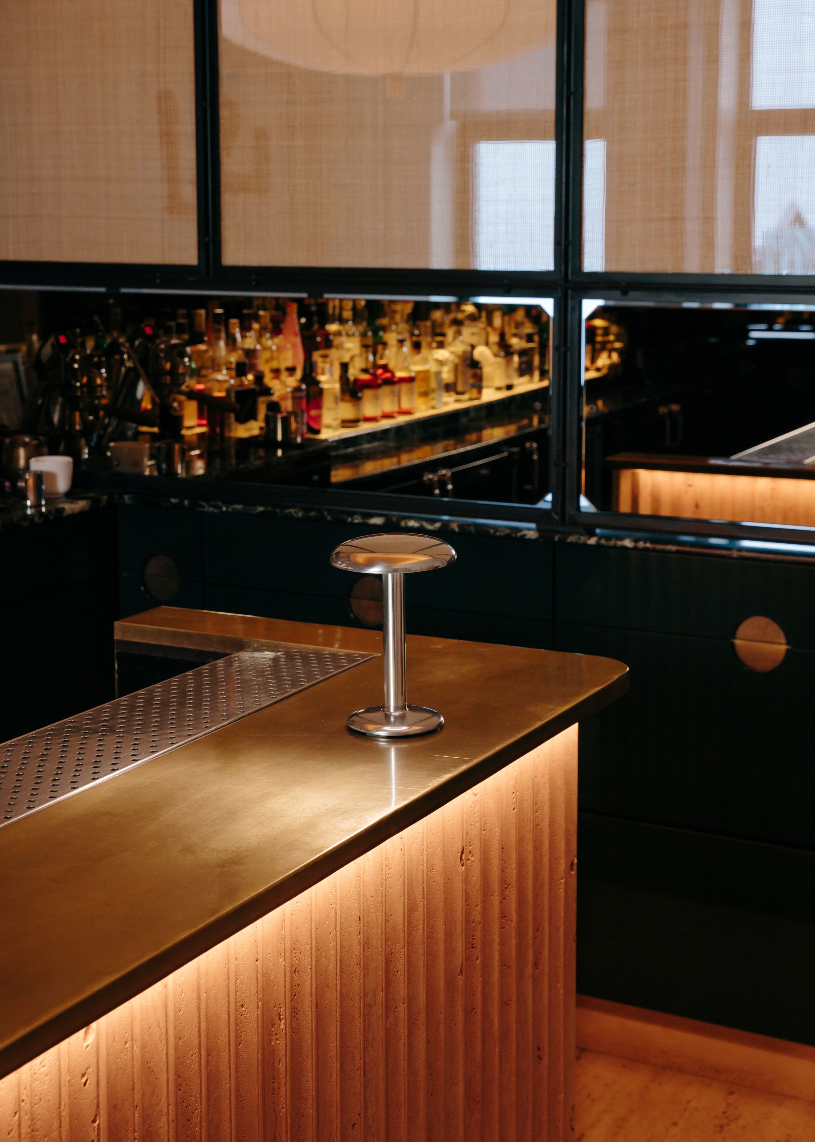 Светодиодная настольная лампа с батарейным питанием Flos Gustave ARCH-00113799 - Вид №14