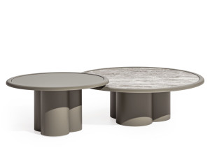 Окрашенный металлический низкий журнальный столик