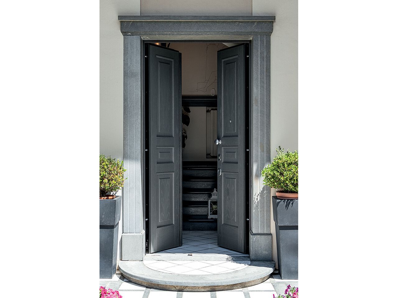 Бронированная входная дверь с открытыми петлями Oikos Evolution ARCH-00111490 - Вид №2