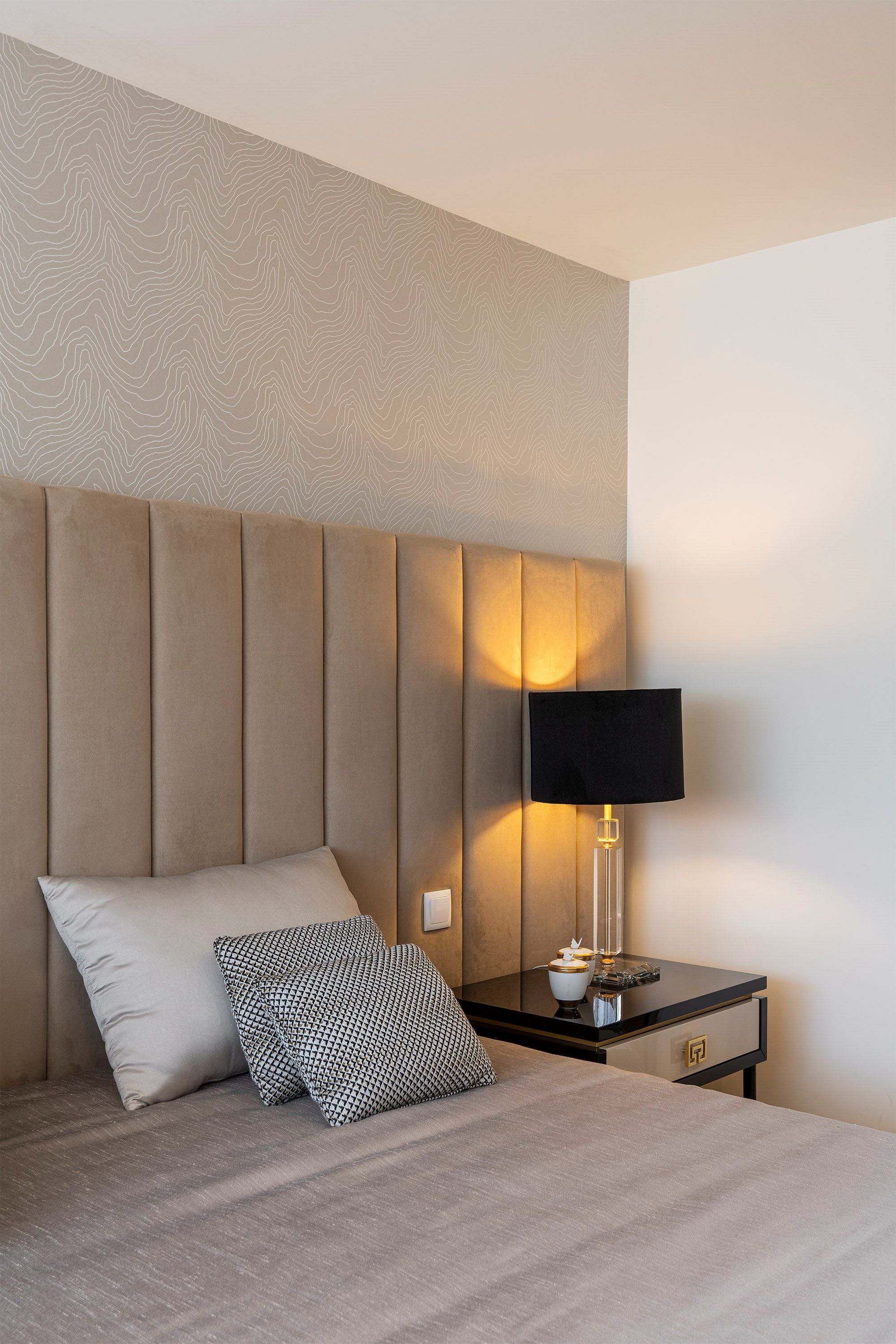 Двуспальная кровать из искусственной кожи с мягким изголовьем Stylish Club Милан ARCH-00078798 - Вид №13