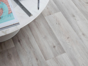 Виниловый пол под дерево