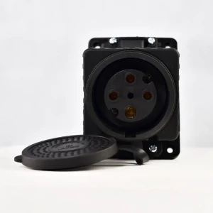 Розетка наружной установки наклонная трехфазная 3Р+Е 3х32А 380V черный