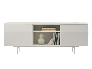 Деревянный шкаф с распашными дверцами и ящиками