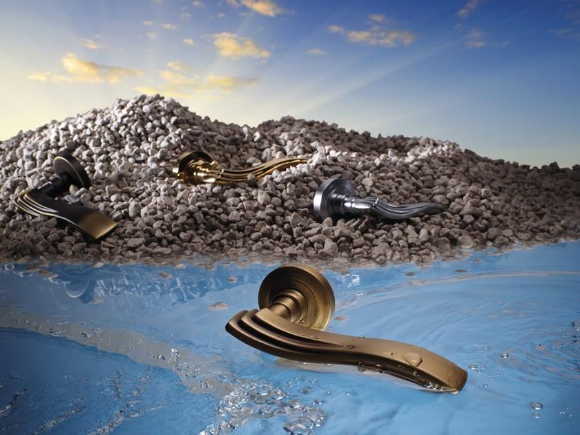 LINEA CALI' Латунная ручка в классическом стиле на пластине с накладкой Marina sun-id-1345739 - Вид №1