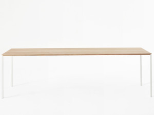 Прямоугольный стол с дубовой эссенцией