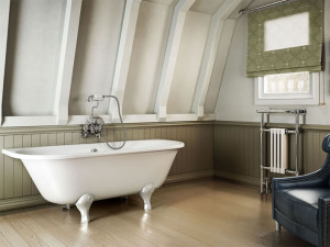 Burlington Традиционная ванна на ножках Avantgarde 1700 с приставной стенкой с ножками Luxury Arc в белом цвете L2W T12D